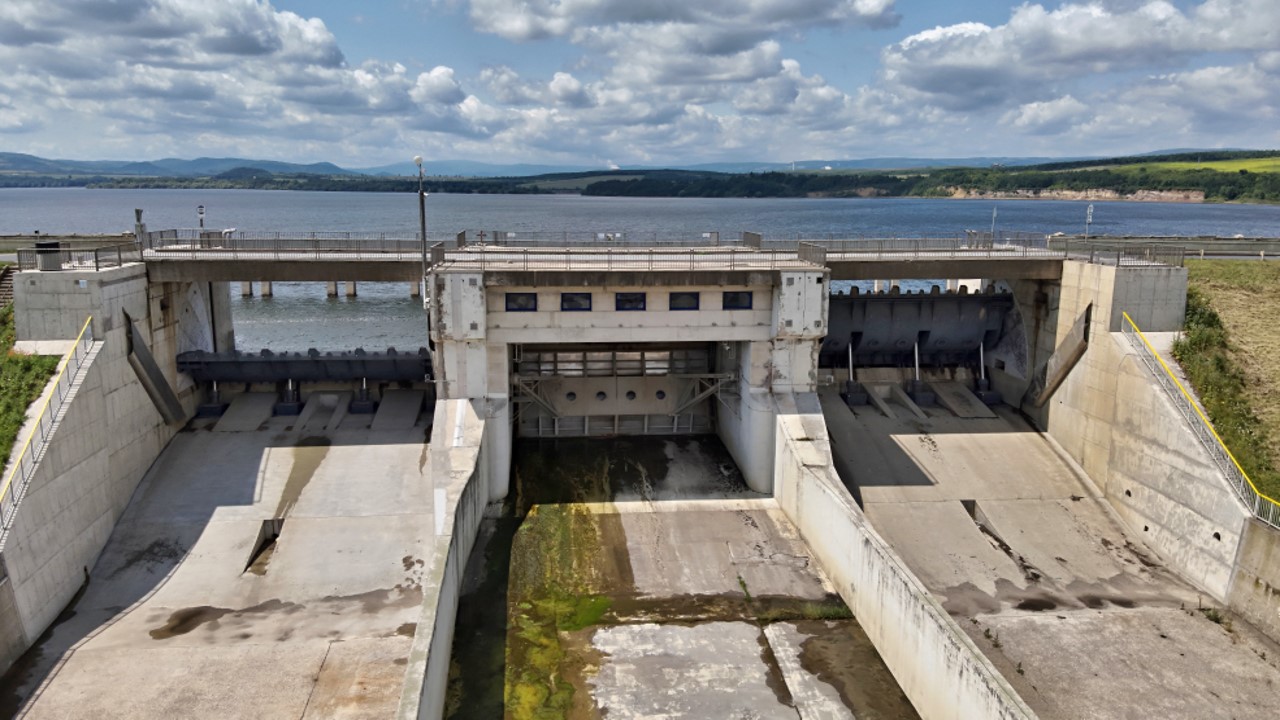 VD Nechranice - rekonstrukce krajních polí bezpečnostního přelivu